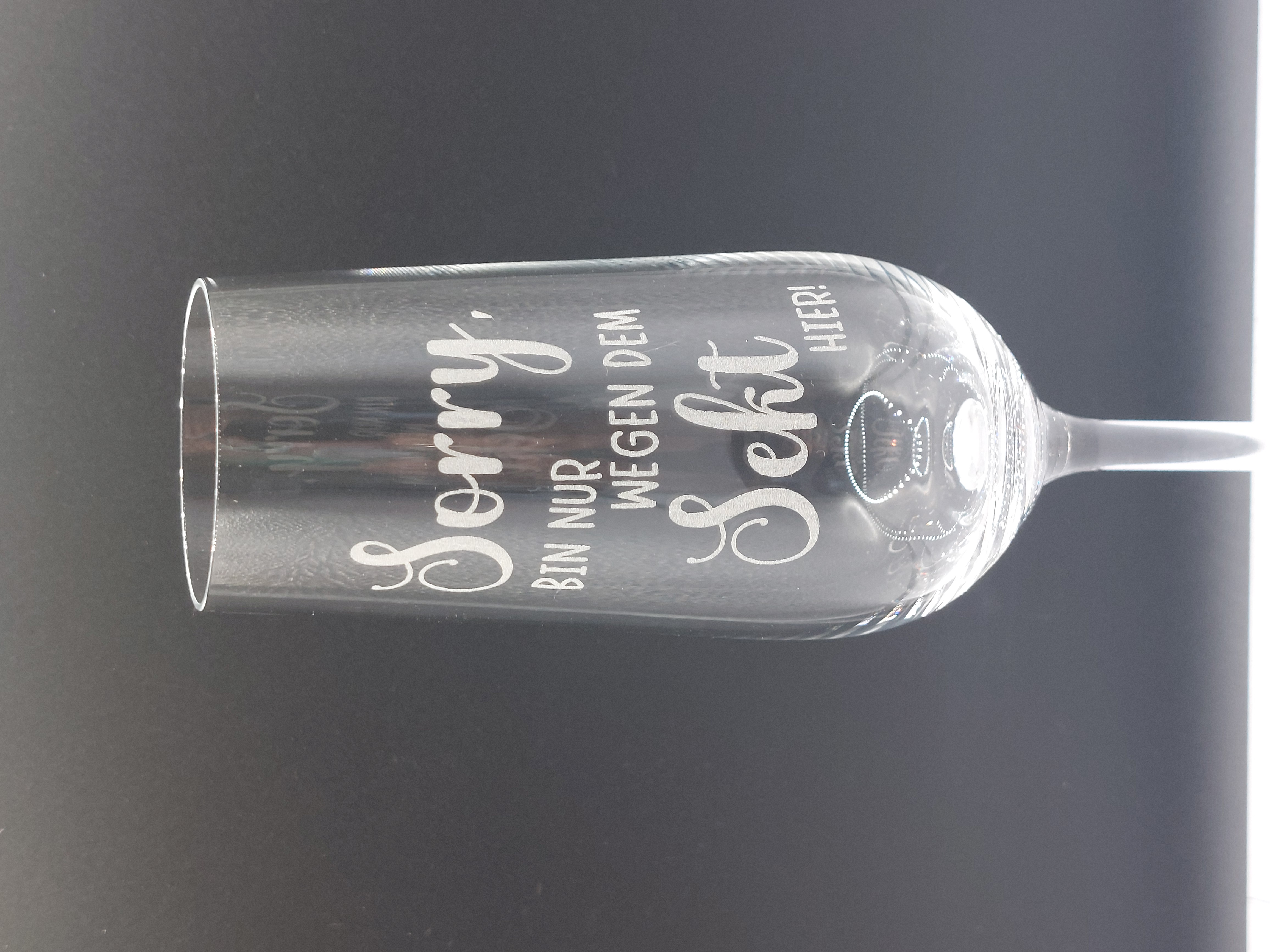 Sorry, bin nur wegen dem Sekt hier! 🥂 Sektglas