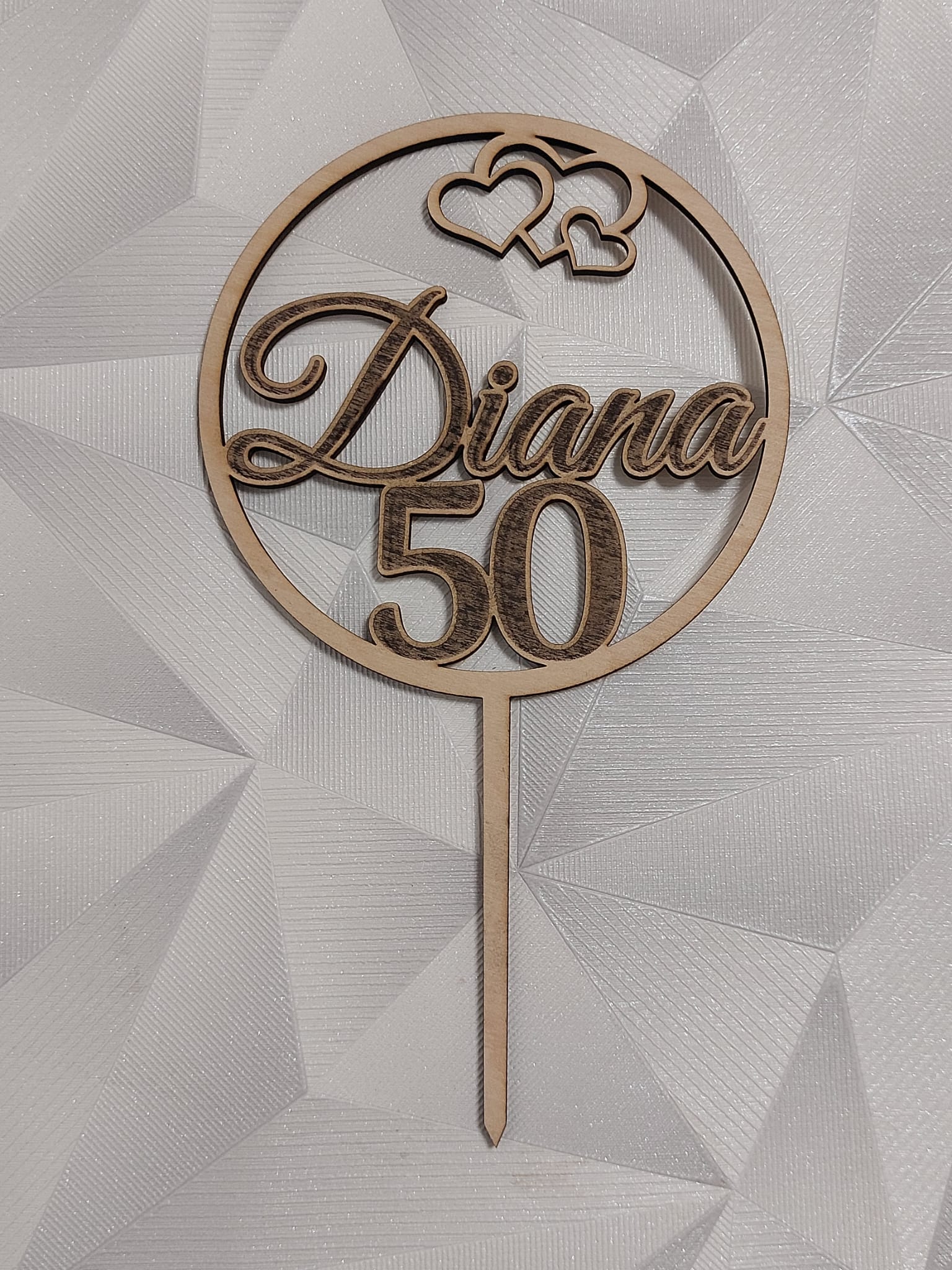 Cake Topper Personalisiert „Happy Birthday“ im runden Design mit Herzsymbolen