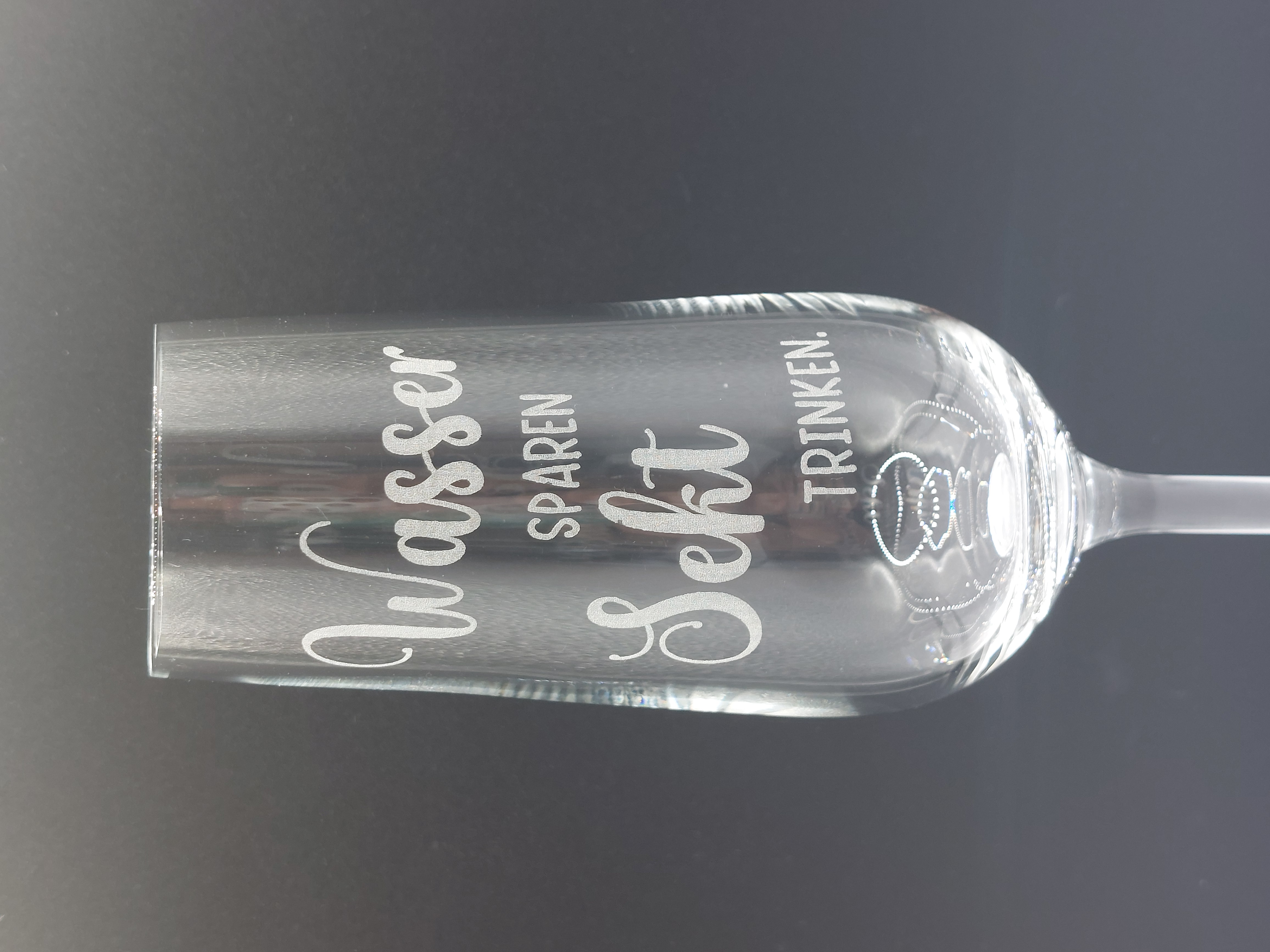 Wasser sparen, Sekt trinken. 🥂 Sektglas